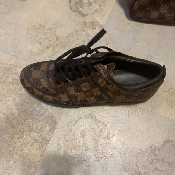 Louis Vuitton sneaker size 40 worn twice - Picture 2 of 2